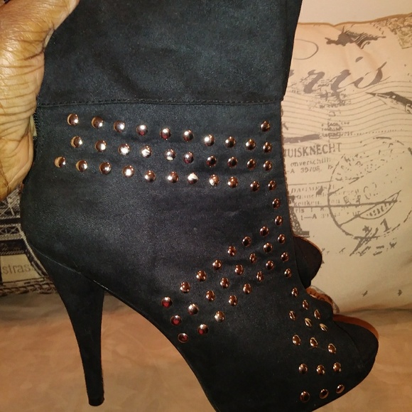 NWOT Bold black booties - Picture 3 of 4